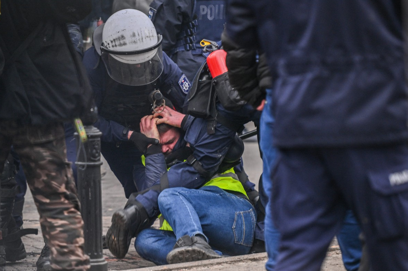 Nasilni protesti kmetov na Poljskem: v spopadih s protestniki ranjenih več policistov (foto: Profimedia)