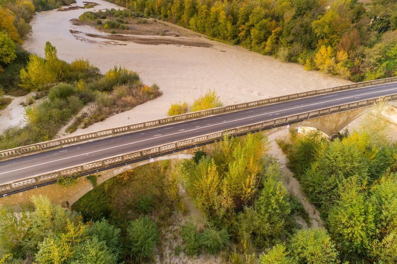 Narasle vode na mostu ujele družino, sledila je velika tragedija (foto: Profimedia)