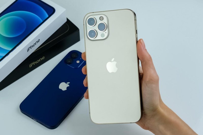 Ali veste, kaj črka 'i' v imenu iPhone dejansko pomeni? (foto: Profimedia)