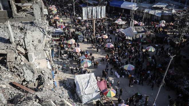 Izraelska vojska ob potrditvi smrti več talcev nadaljuje napade v Palestini (foto: Profimedia)