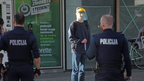 Moški z nožem na Bavarskem dvoru