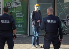 Se še spomnite nevarnega mladeniča z noži na Bavarskem dvoru? Zdaj je priznal, zakaj je sejal paniko po mestu (svoje dejanje je načrtoval 2 leti)