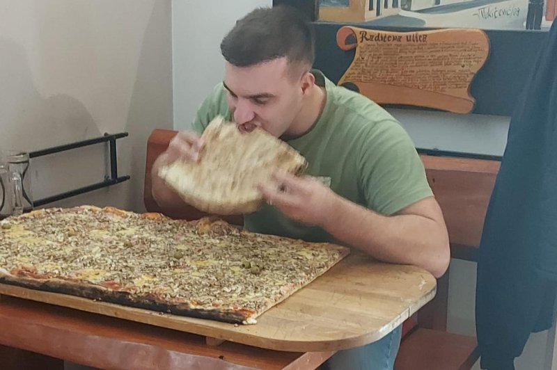 Komur bo uspelo pojesti pico velikanko, bo prejel tisoč evrov: picerija objavila izziv, spodletelo je že 34 ljudem (FOTO) (foto: Facebook/Pizzeria Mona Lisa Karlovac)