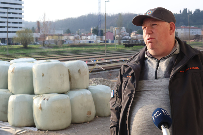 Kako poteka onesposabljanje treh večjih letalskih bomb v središču Nove Gorice? (Več tisoč ljudi je moralo zapustiti domove) (foto: Borut Živulovič/Bobo)