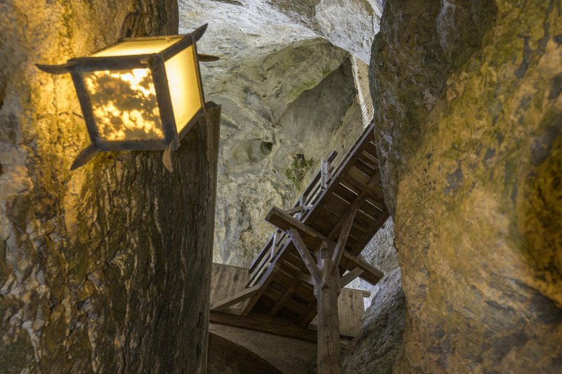 Slovenska znamenitost, ki se je uvrstila na seznam najstrašljivejših krajev na svetu (ste jo že obiskali?) (foto: Profimedia)