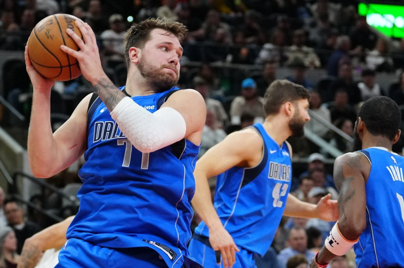 Luka Dončić s trojnim dvojčkom do nove zmage Dallasa (čeprav je zgrešil kar 21 metov) (foto: Profimedia)