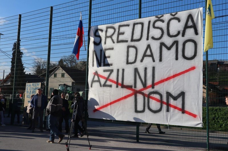 Prebivalci Središča ob Dravi in okoliških občin napovedali, kako bodo ukrepali proti azilnemu domu v njihovi bližini (foto: Vida Toš/STA)