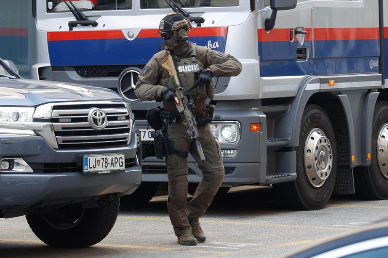 Specialci preplavili središče Ljubljane: razkrivamo, kaj se dogaja (FOTO) (foto: Bobo)