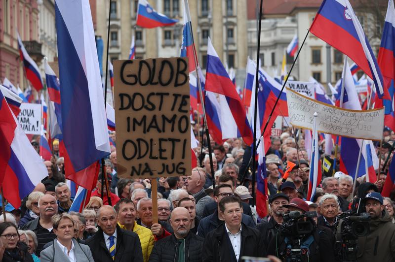 Protivladni protest v središču Ljubljane: "Golob, dosti te imamo!" (foto: Žiga Živulovič jr./Bobo)