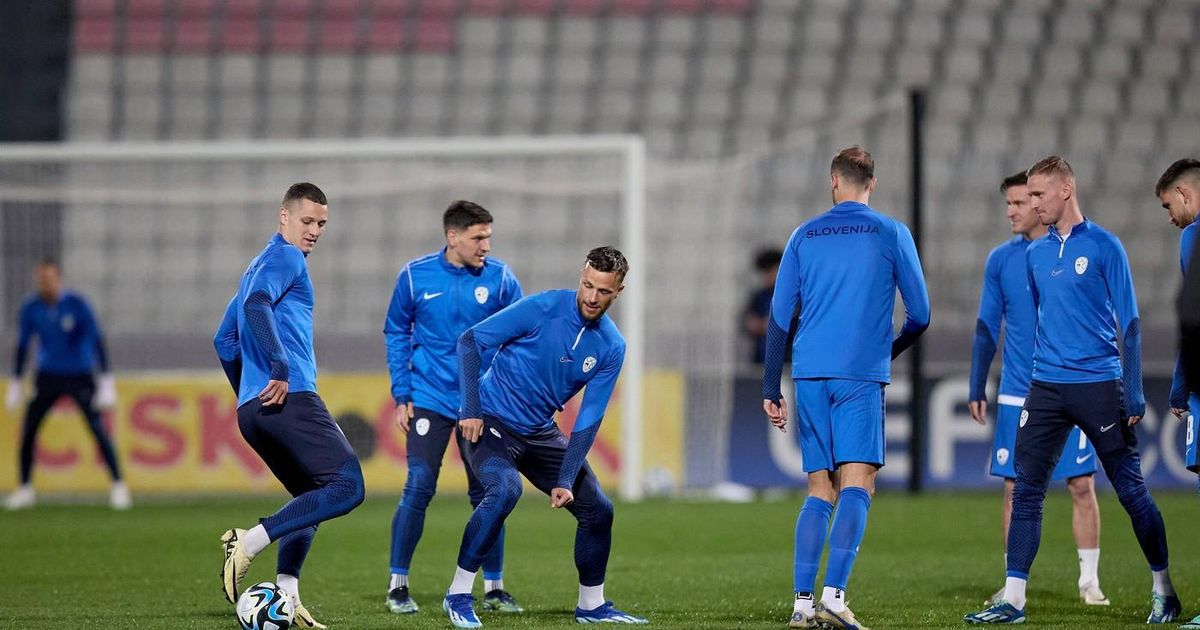 Hoje está realmente acontecendo: os jogadores de futebol eslovenos vão competir contra Portugal, repleto de estrelas, à noite