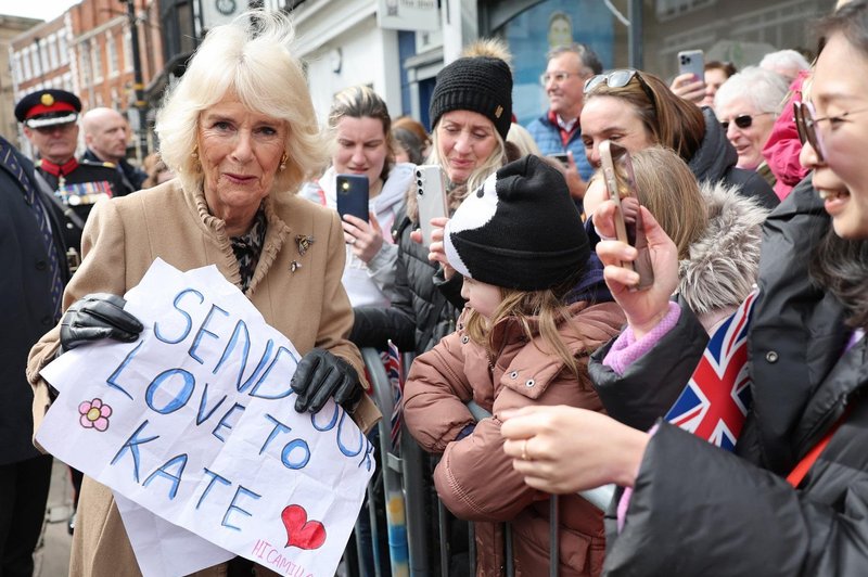 Camilla prvič javno spregovorila o princesi Kate po njenem razkritju, da ima raka (foto: Profimedia)