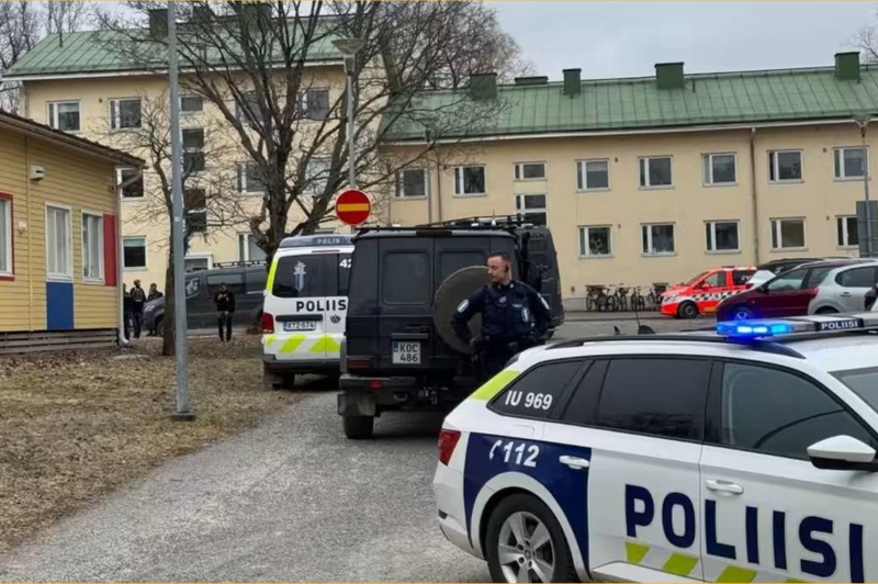 Grozljiv strelski pohod: na osnovni šoli prišlo do streljanja, po prvih podatkih je več ranjenih (foto: X/Imtiaz Mahmood)