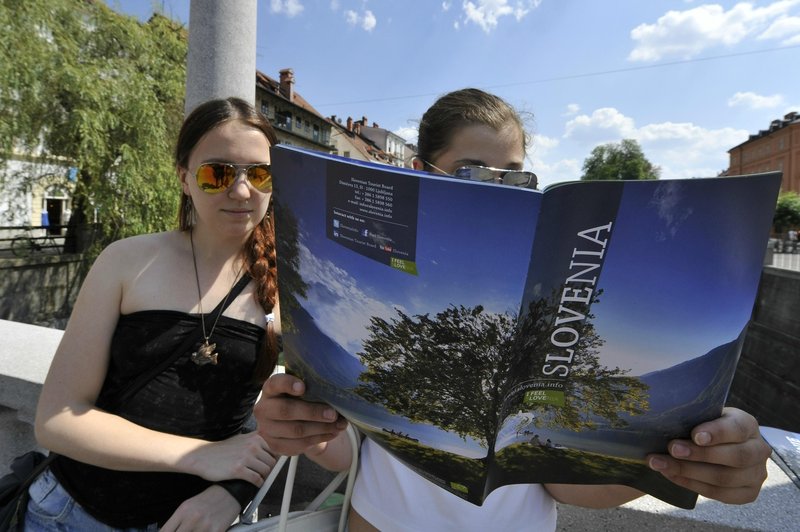 Je Slovenija varna za ženske, ki potujejo same? Na kaj so opozorili turistki? (foto: Žiga Živulovič jr./Bobo)