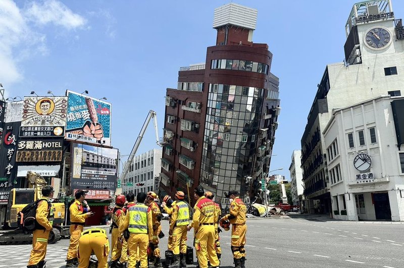 Potres na Tajvanu terjal več smrtnih žrtev, številni še vedno ujeti v zgradbah (foto: Profimedia)