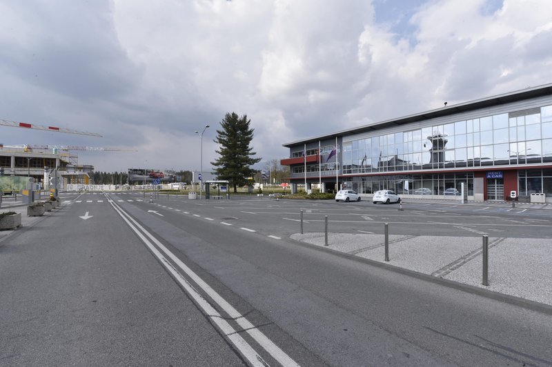 Na Brniku bo zrasla nova zgradba, za kaj gre? (foto: Žiga Živulovič jr. /BOBO)