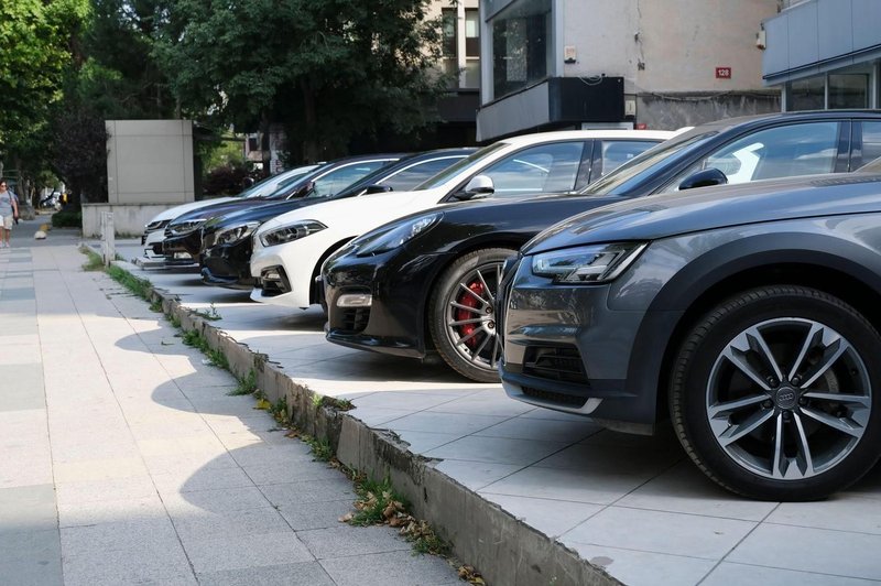 Pozor! Zaradi nevarnosti požara vpoklicali avtomobile, ki jih najdemo tudi v Sloveniji (foto: Profimedia)