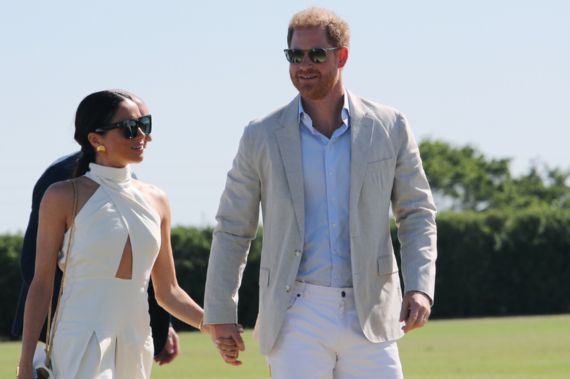 Nov incident Meghan Markle: preprečila ženski, da bi stala ob njenem Harryju (FOTO) (foto: Profimedia)