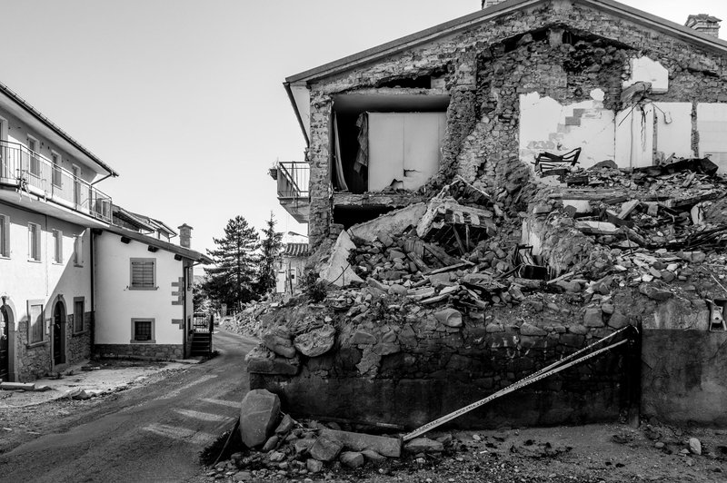 Po hudem potresu v sosednji Italiji leta 2016 je brez domov ostalo na tisoče ljudi. (foto: Profimedia)