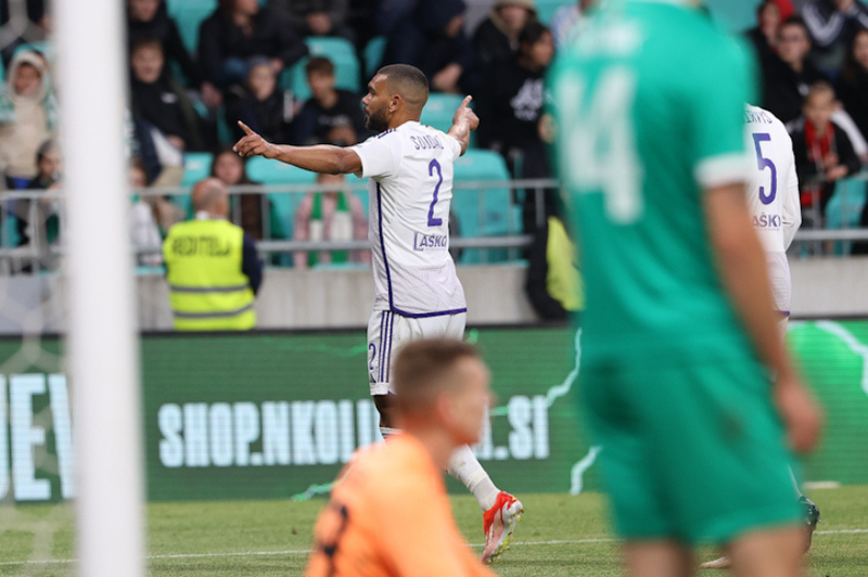 Maribor po dolgih štirih letih in pol spet slavil na gostovanju pri velikem rivalu: Olimpija povedla, a kljub temu ostala praznih rok (foto: X NK Maribor)