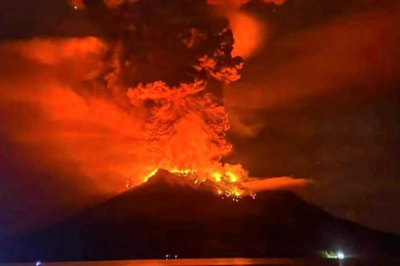 Vulkan izbruhnil v Indoneziji. (foto: Profimedia)