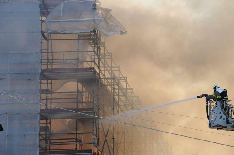 Tako izgleda znamenita borza po grozovitem požaru, ki je izbrisal del danske zgodovine (FOTO) (foto: Profimedia)