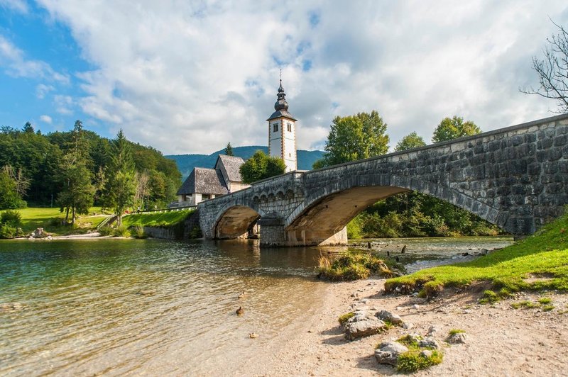 Nezadovoljni občani nad prometno politiko: "Območje Bohinjskega jezera bo kmalu dostopno le elitam" (foto: Profimedia)