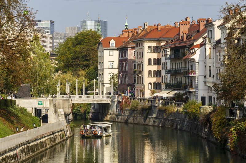 Mestna občina Ljubljana odgovarja na očitke: "Ljubljančanom je v veliki meri všeč, da je Ljubljana privlačno mesto za turiste!" (foto: Profimedia)