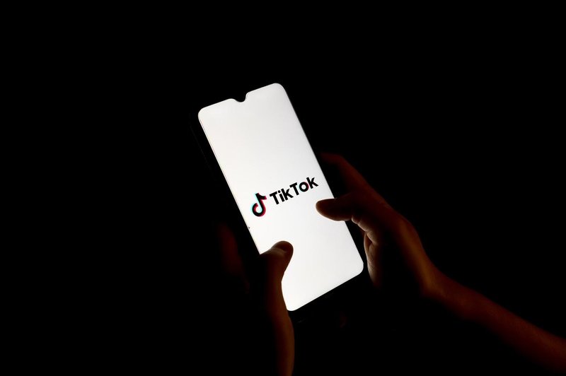 TikTok ne bo odšel po tiho: podjetje že napovedalo tožbo (foto: Profimedia)