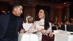 Ronaldo odprl vrata svoje osupljive vile: luksuz vsepovsod, v eno od sob pa je snemalcem prepovedal vstop (VIDEO)