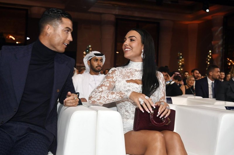 Kdo ima bolj izklesano telo? Ronaldo in Georgina sta se slekla skoraj do golega (FOTO in VIDEO) (foto: Profimedia)