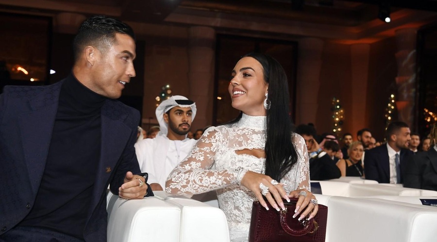 Kdo ima bolj izklesano telo? Ronaldo in Georgina sta se slekla skoraj do golega (FOTO in VIDEO) (foto: Profimedia)