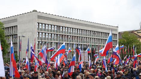 protest upokojencev proti Golobovi vladi