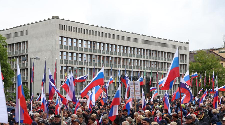 Upokojenci znova protestirali: "Ukradli so nam dostojanstvo, upira se večina države" (FOTO) (foto: Bobo)