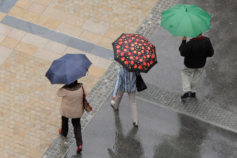 Je konec muhastega vremena? Ne pospravite še dežnika! (foto: Milos Vujinovic/Bobo)