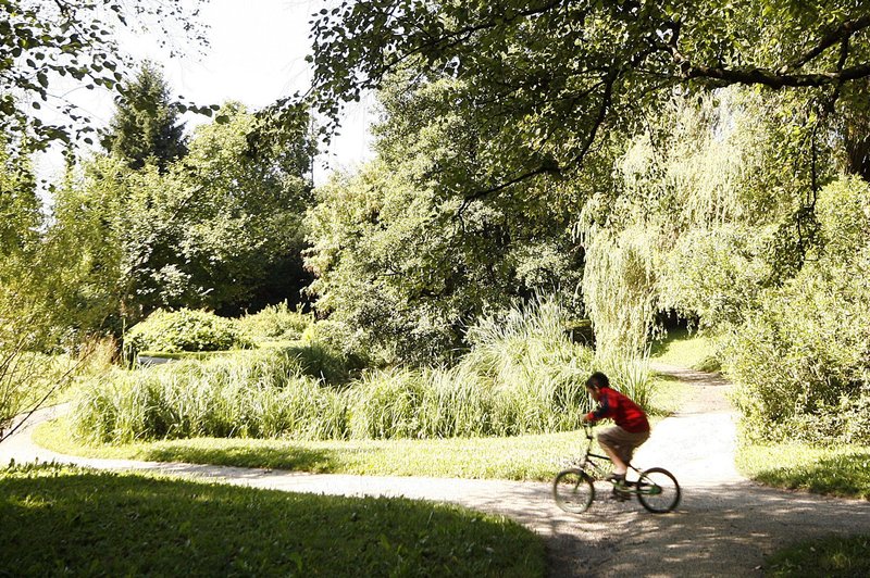 Priljubljen zeleni kotiček Ljubljane znova ogrožen: čezenj naj bi zapeljala železnica (foto: Bor Slana/Bobo)