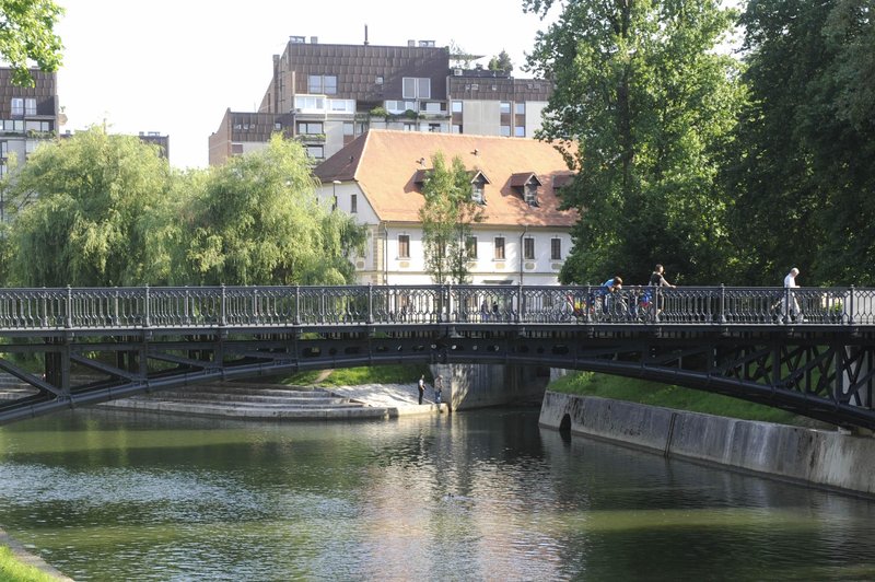 Nepremičninski rekordi lanskega leta: 5 milijonov evrov za hišo v Trnovem (foto: Žiga Živulovič jr./Bobo)