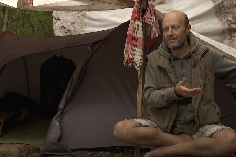 Slovenski pisatelj živi v šotoru v osrčju Istre: "Mnogi so mi očitali, da nisem več naraven, ker sem se cepil" (foto: RTV/posnetek zaslona)