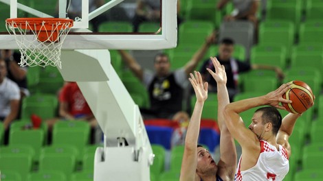 Priljubljeni košarkar sporočil žalostno novico: sezona je zanj končana