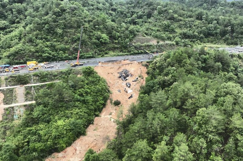 Po zrušenju avtoceste: število smrtnih žrtev narašča (foto: Profimedia)