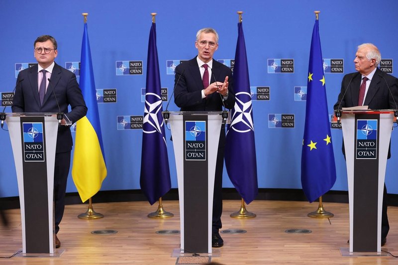 Jens Stoltenberg, Josep Borrell in Dmitro Kuleba (foto: Profimedia)