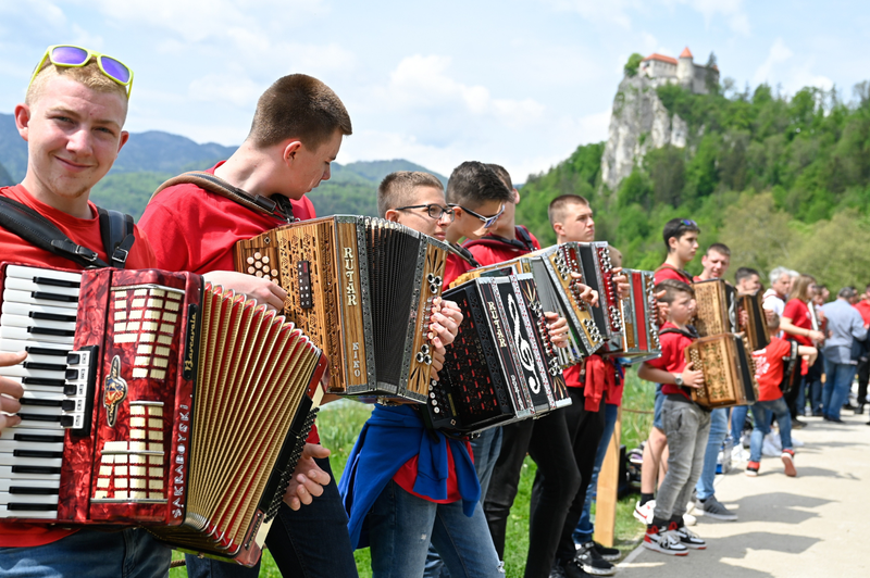 Dan, ko bo zapelo na stotine harmonik: na Bledu se pripravljajo na tradicionalno ... (foto: Nik Bertoncelj/Bobo)