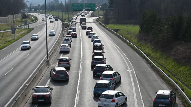 Posebno opozorilo! Na štajerski avtocesti je zagorelo vozilo (foto: Žiga Živulovič jr./Bobo)