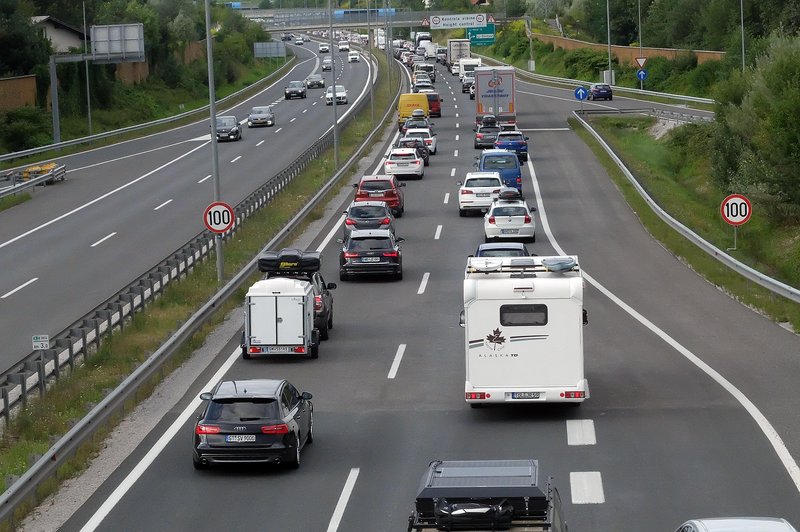 Ste vedeli, kakšna je najnižja dovoljena hitrost na avtocesti? Morda boste presenečeni (foto: Bobo)