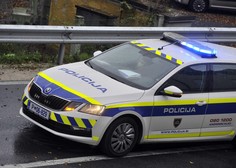Hud incident: V Mariboru se je nasilnež z osebnim avtomobilom zaletel v moškega (policisti preiskujejo)