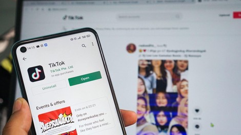 tiktok mobitel telefon