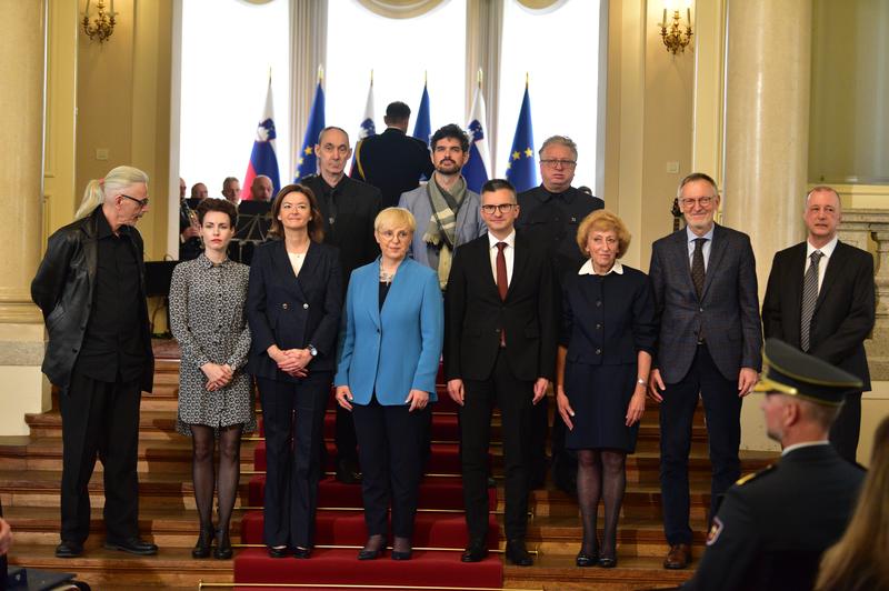 Odlikovali zaslužne pri uresničitvi dveh ključnih zunanjepolitičnih ciljev: "Bili ste, bili smo tam, ko se je ... " (foto: Bobo)