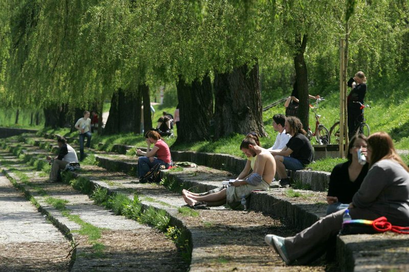 Obeta se dokaj sončna nedelja, v zraku pa bo tudi ... (foto: Bobo/Tina Kosec)