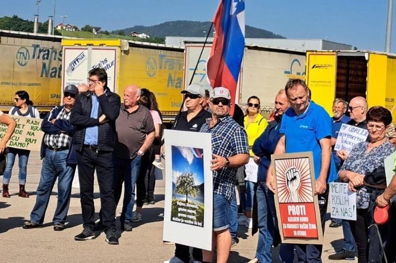 Protest proti načrtovanemu azilnemu domu: "Gre za izjemno aroganco vlade" (foto: STA)