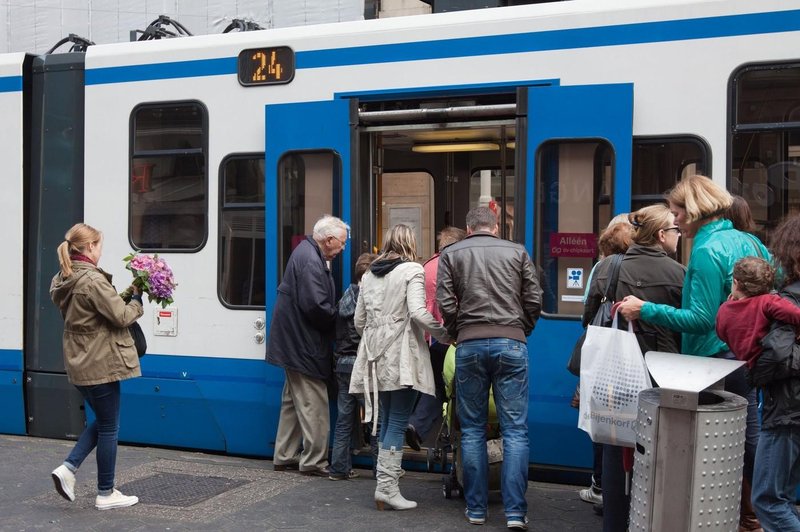 Nov sistem plačevanja v EU potnikom povzroča preglavice. Ali to čaka tudi nas? (foto: Profimedia)