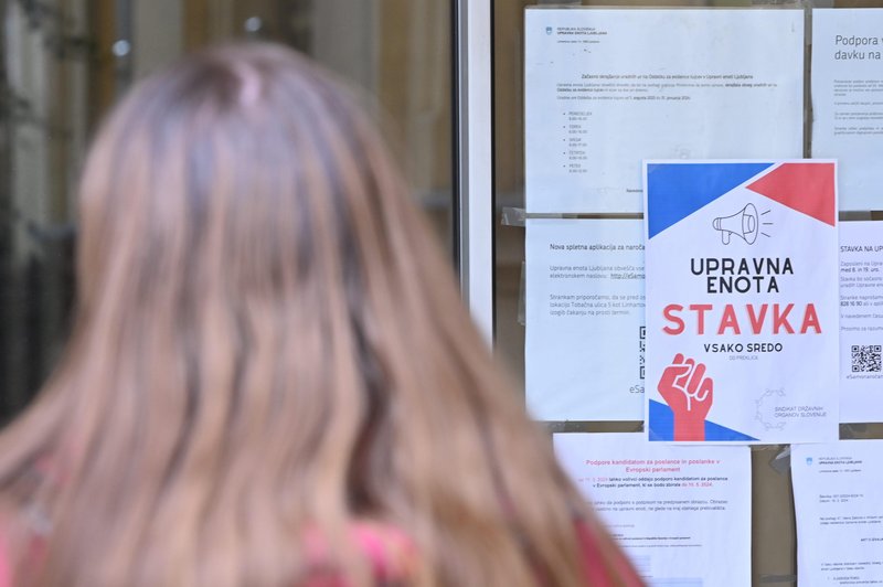 Morate kaj nujno urediti na upravni enoti, pa vas zadržuje stavka? Objavljamo seznam upravnih enot, ki ne stavkajo (foto: Bobo)